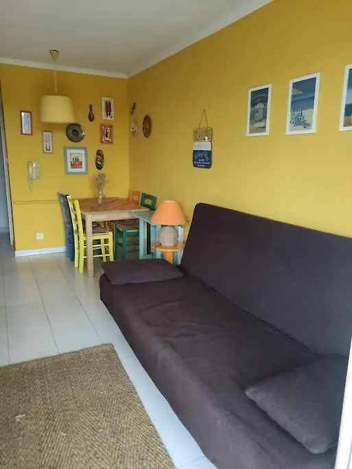 Super-Cute Colourful, Cozy Flat Apartment Saint-Raphael