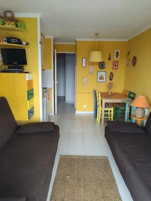 Super-Cute Colourful, Cozy Flat Apartment Saint-Raphael