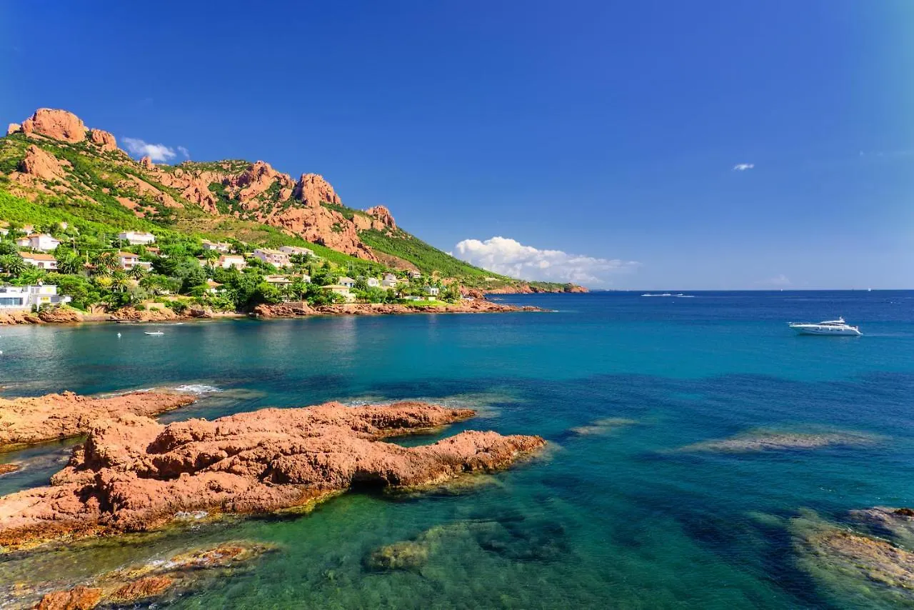 Super-Cute Colourful, Cozy Flat Apartment Saint-Raphael